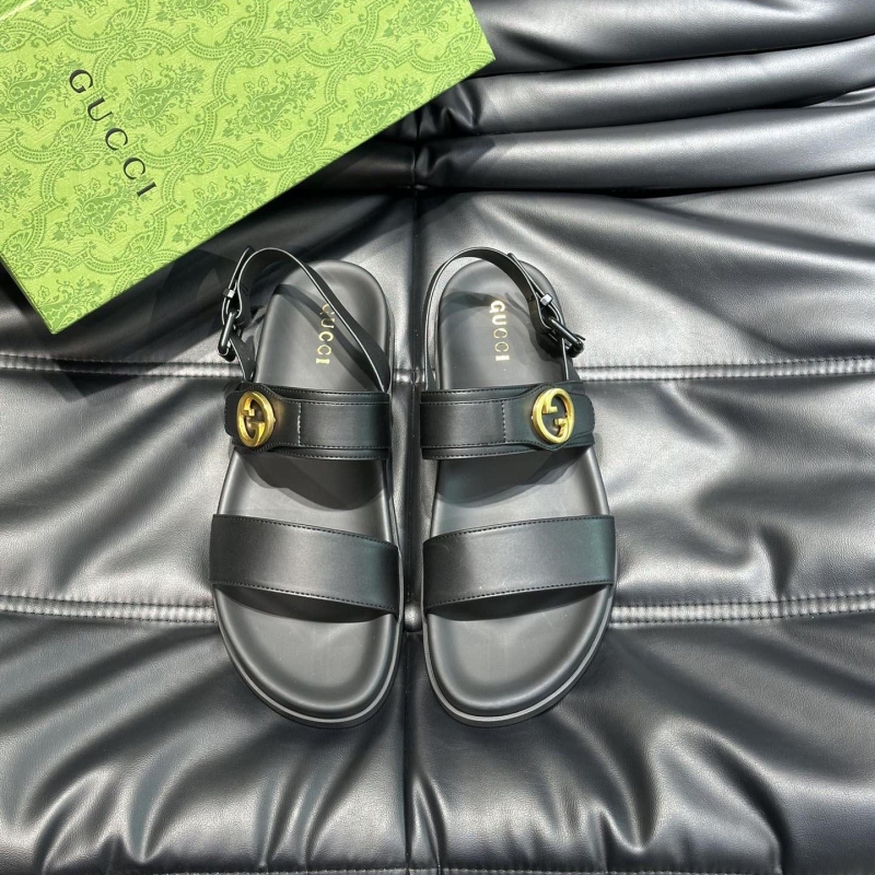 G*u*i sandals